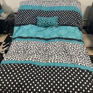Twin Comforter with Decorative Pillow - Girls Polka dot/animal print